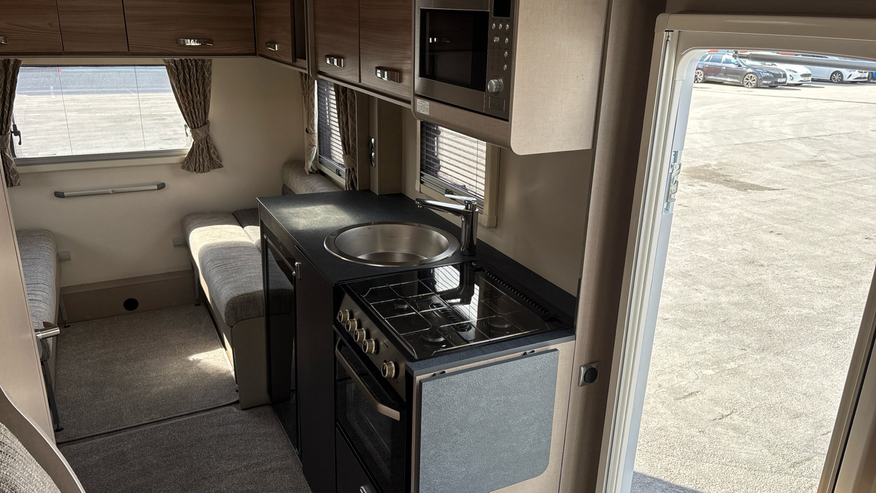 Alcove motorhome SWIFT EDGE 486 (FIAT DUCATO 3500KG): picture 13