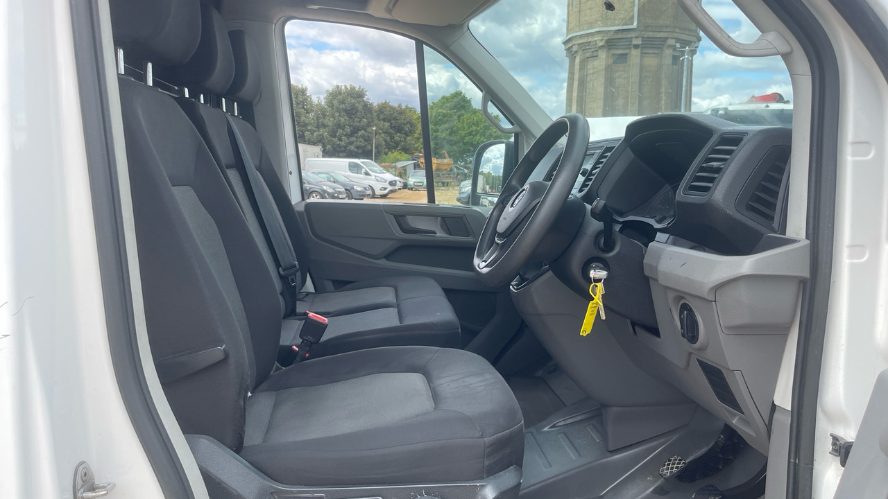 VOLKSWAGEN CRAFTER CR35 2.0 TDI 140PS - Panel van: picture 5 VOLKSWAGEN CRAFTER CR35 2.0 TDI 140PS - Panel van: picture 5