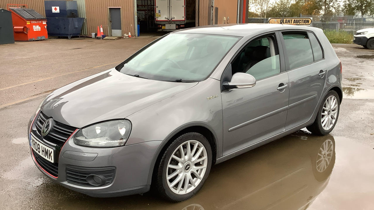 VOLKSWAGEN GOLF GT 2.0 TDI 140PS - Hatchback: picture 2 VOLKSWAGEN GOLF GT 2.0 TDI 140PS - Hatchback: picture 2