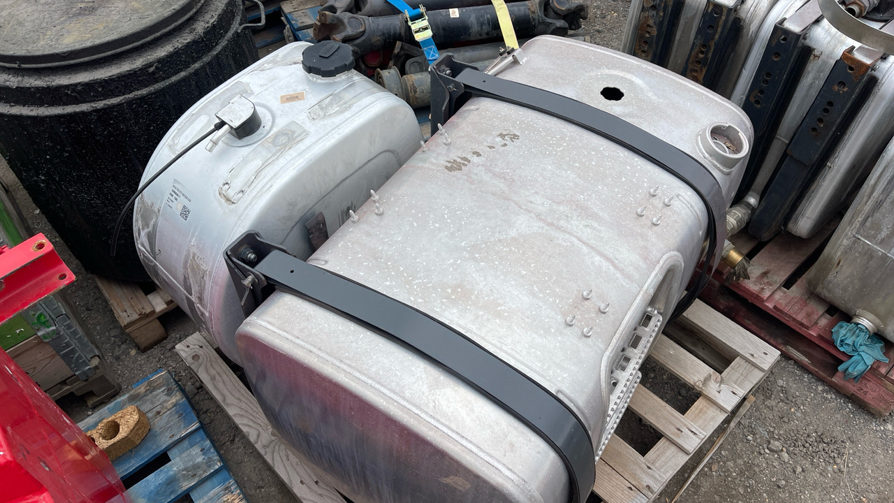 VOLVO FUEL TANKS - Construction equipment: picture 3 VOLVO FUEL TANKS - Construction equipment: picture 3