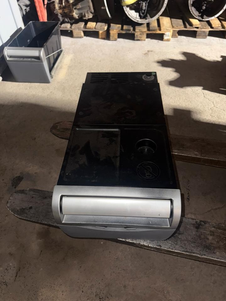 DAF XF 460 Euro 6 Kühlschrank 2019771 - Cab and interior for Truck: picture 1 DAF XF 460 Euro 6 Kühlschrank 2019771 - Cab and interior for Truck: picture 1