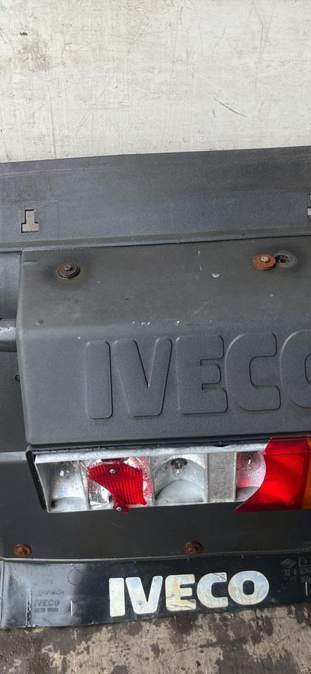 IVECO Stralis 450 Kotflügel vorne rechts 41299389 / 41299388 - Fender for Truck: picture 3 IVECO Stralis 450 Kotflügel vorne rechts 41299389 / 41299388 - Fender for Truck: picture 3