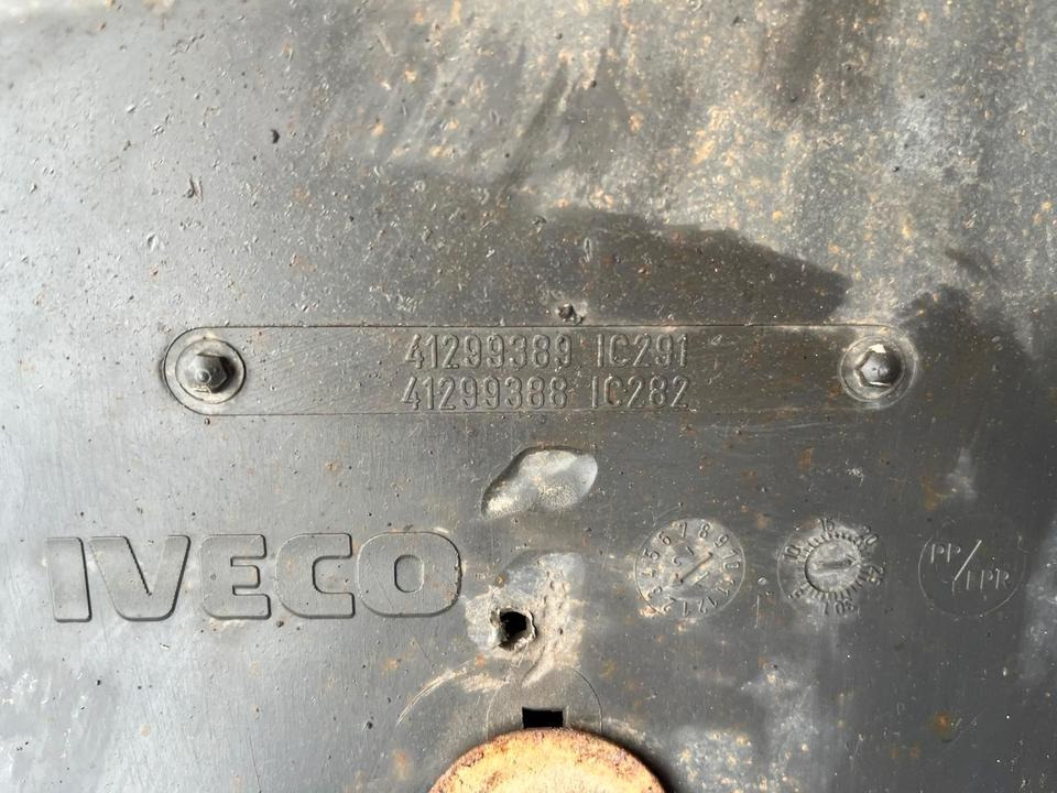 IVECO Stralis 450 Kotflügel vorne rechts 41299389 / 41299388 - Fender for Truck: picture 2 IVECO Stralis 450 Kotflügel vorne rechts 41299389 / 41299388 - Fender for Truck: picture 2