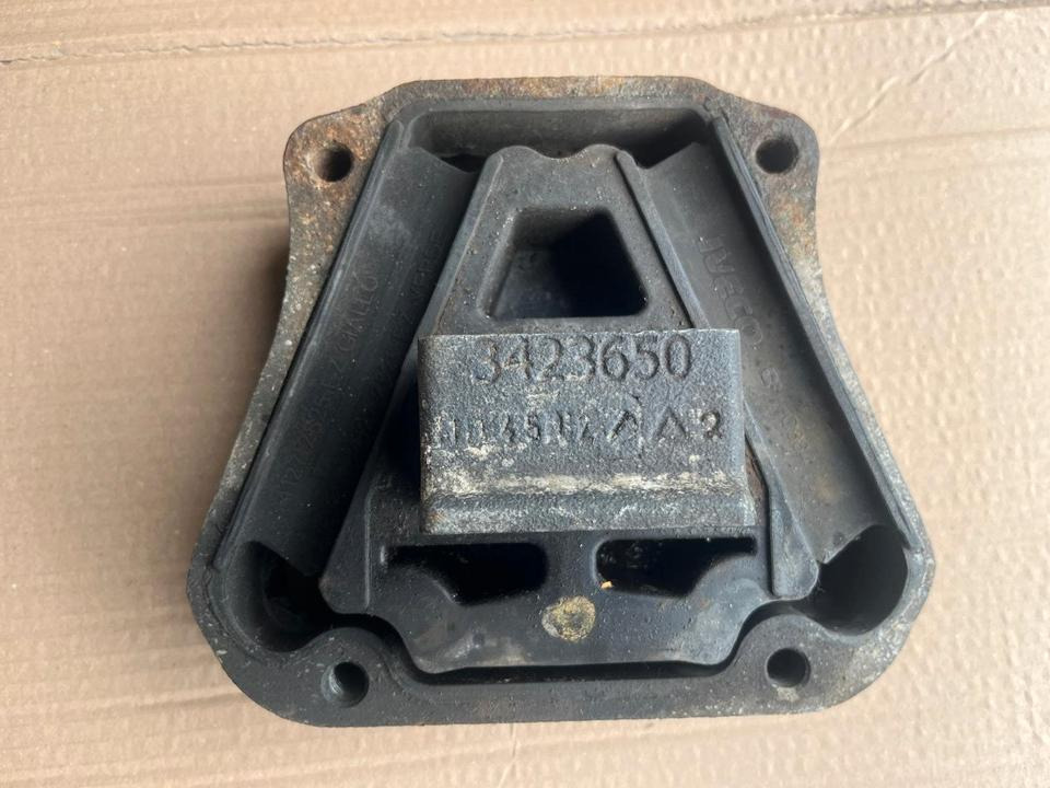 IVECO Stralis 450 Motorlager Motorhalter 3423650 - Engine bearing for Truck: picture 1 IVECO Stralis 450 Motorlager Motorhalter 3423650 - Engine bearing for Truck: picture 1