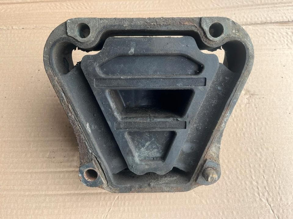 IVECO Stralis 450 Motorlager Motorhalter 3423650 - Engine bearing for Truck: picture 2 IVECO Stralis 450 Motorlager Motorhalter 3423650 - Engine bearing for Truck: picture 2