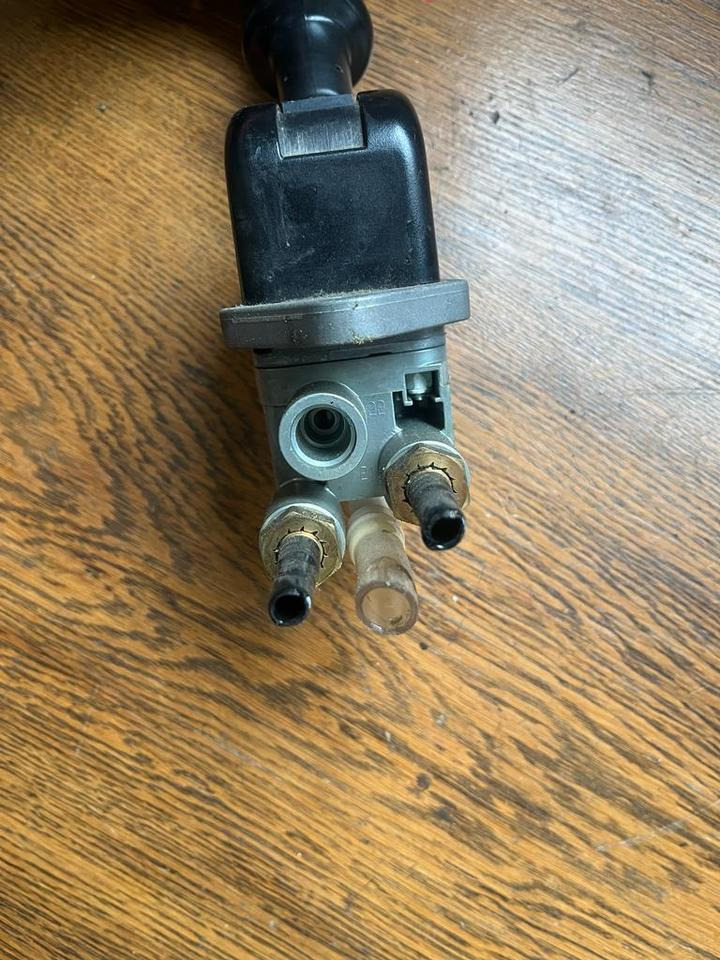 MAN Bremsventil Feststellbremse Handbremsventil 81.52315.6185 - Brake valve for Truck: picture 3 MAN Bremsventil Feststellbremse Handbremsventil 81.52315.6185 - Brake valve for Truck: picture 3