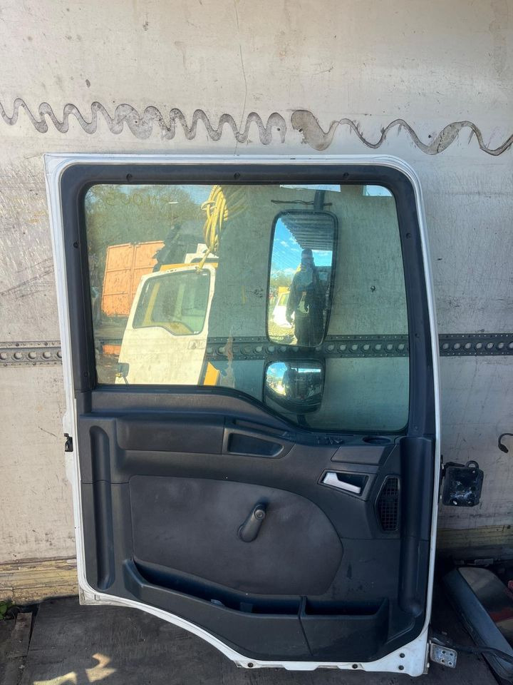 MAN TGL 12.240 Fahrertür, Tür links weiß mit Spiegel RN005 - Door and parts for Truck: picture 2 MAN TGL 12.240 Fahrertür, Tür links weiß mit Spiegel RN005 - Door and parts for Truck: picture 2