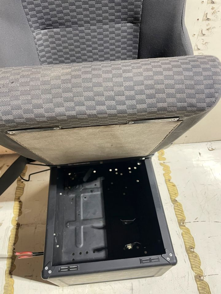 MAN TGL/TGA/TGM EURO 3/4 Beifahrersitz - Seat for Truck: picture 4 MAN TGL/TGA/TGM EURO 3/4 Beifahrersitz - Seat for Truck: picture 4