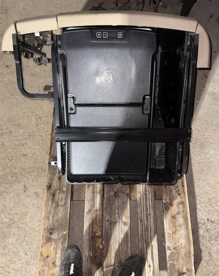 MAN TGX Kühlbox / Kühlschrank 81.63910-6163 - Cab and interior for Truck: picture 5 MAN TGX Kühlbox / Kühlschrank 81.63910-6163 - Cab and interior for Truck: picture 5