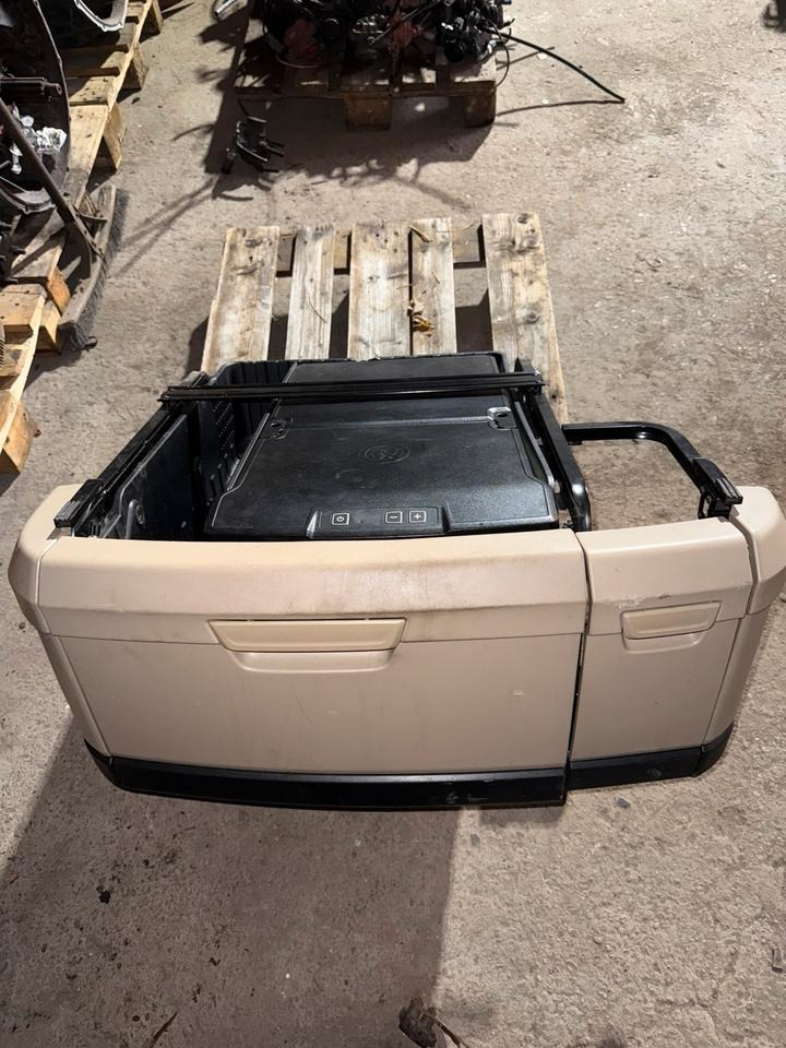 MAN TGX Kühlbox / Kühlschrank 81.63910-6163 - Cab and interior for Truck: picture 1 MAN TGX Kühlbox / Kühlschrank 81.63910-6163 - Cab and interior for Truck: picture 1