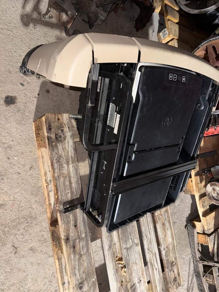 MAN TGX Kühlbox / Kühlschrank 81.63910-6163 - Cab and interior for Truck: picture 2 MAN TGX Kühlbox / Kühlschrank 81.63910-6163 - Cab and interior for Truck: picture 2