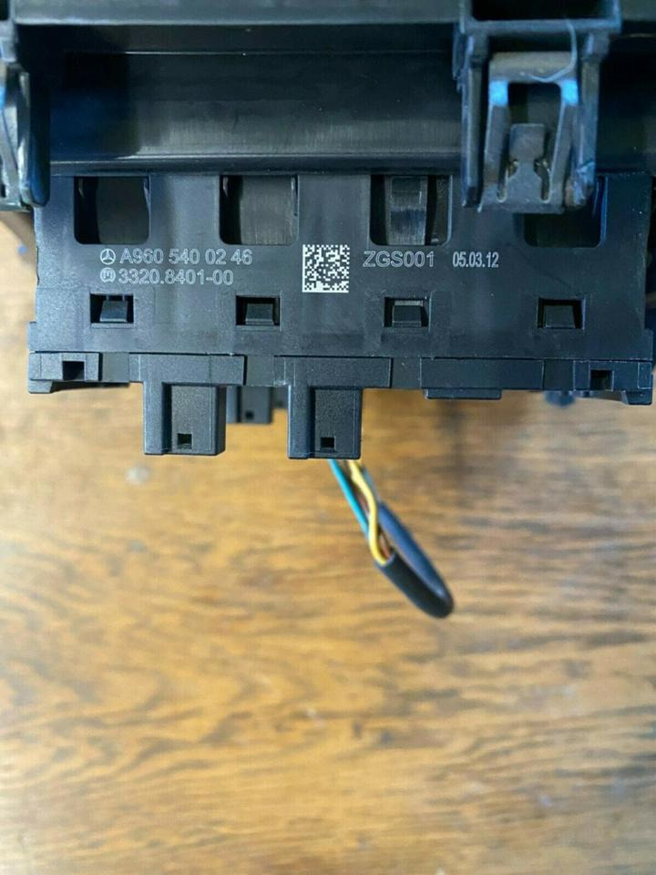 Mercedes Actros MP4 Bedienungspanel A 960 540 02 46 - Cab and interior for Truck: picture 4 Mercedes Actros MP4 Bedienungspanel A 960 540 02 46 - Cab and interior for Truck: picture 4