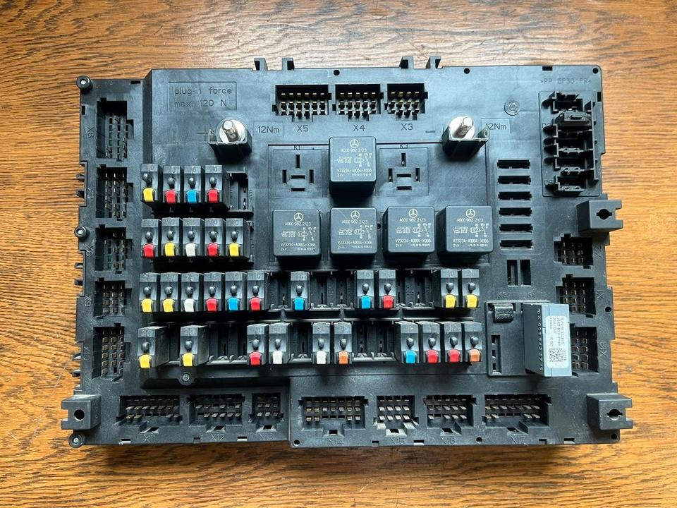 Mercedes Actros MP4 Continental Sicherungskasten A0014463158 - Fuse for Truck: picture 1 Mercedes Actros MP4 Continental Sicherungskasten A0014463158 - Fuse for Truck: picture 1