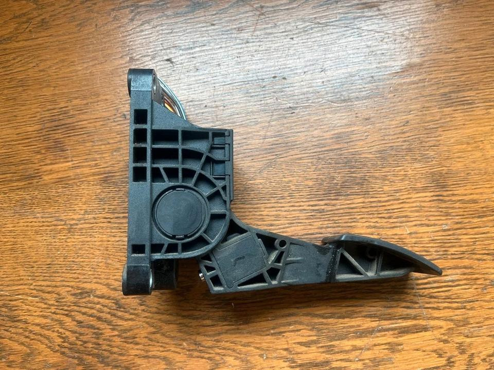 Mercedes Atego  Gaspedal A9403000004 - Pedal for Truck: picture 3 Mercedes Atego  Gaspedal A9403000004 - Pedal for Truck: picture 3