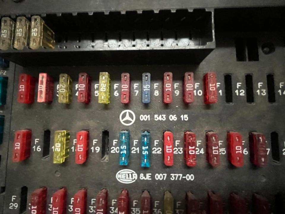 Mercedes Benz Actros Sicherungskasten 0015430615 - Fuse for Truck: picture 2 Mercedes Benz Actros Sicherungskasten 0015430615 - Fuse for Truck: picture 2