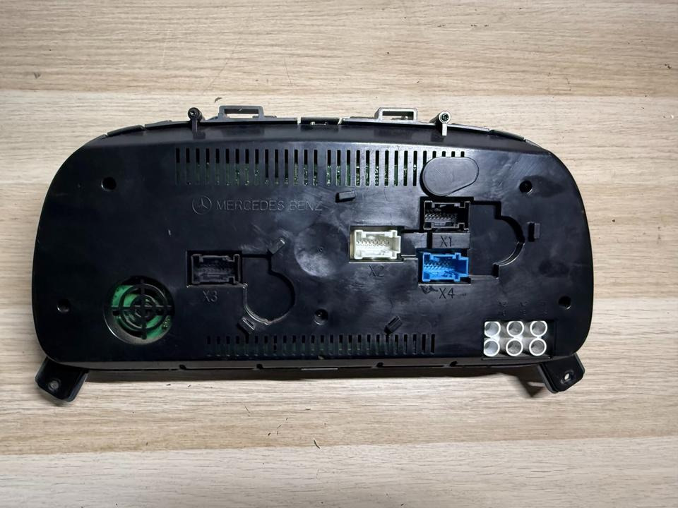 Mercedes-Benz Kombiinstrument / Tacho A0014469721 - Dashboard for Truck: picture 3 Mercedes-Benz Kombiinstrument / Tacho A0014469721 - Dashboard for Truck: picture 3