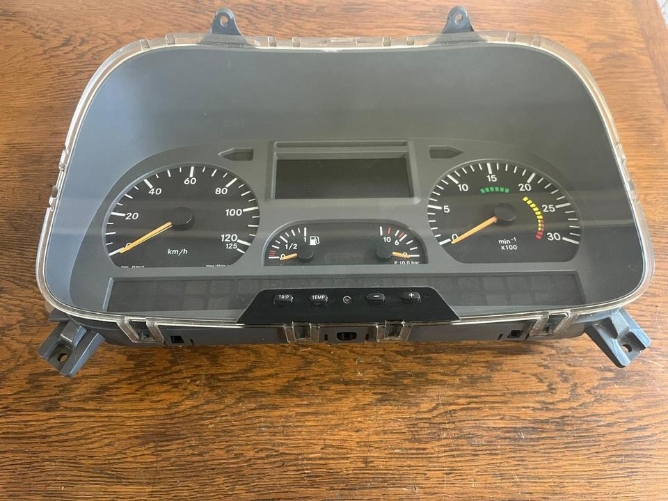Mercedes-Benz Kombiinstrument / Tacho A0024468321 - Dashboard for Truck: picture 2 Mercedes-Benz Kombiinstrument / Tacho A0024468321 - Dashboard for Truck: picture 2
