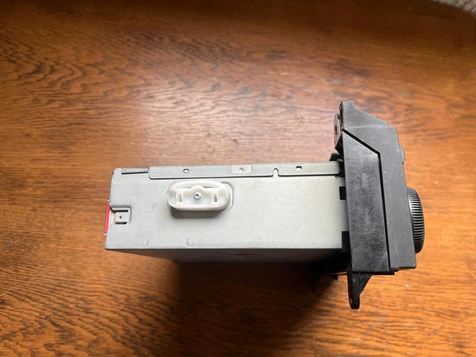 Mercedes Sprinter CD Radio 12V A9068200486 - Cab and interior for Truck: picture 3 Mercedes Sprinter CD Radio 12V A9068200486 - Cab and interior for Truck: picture 3