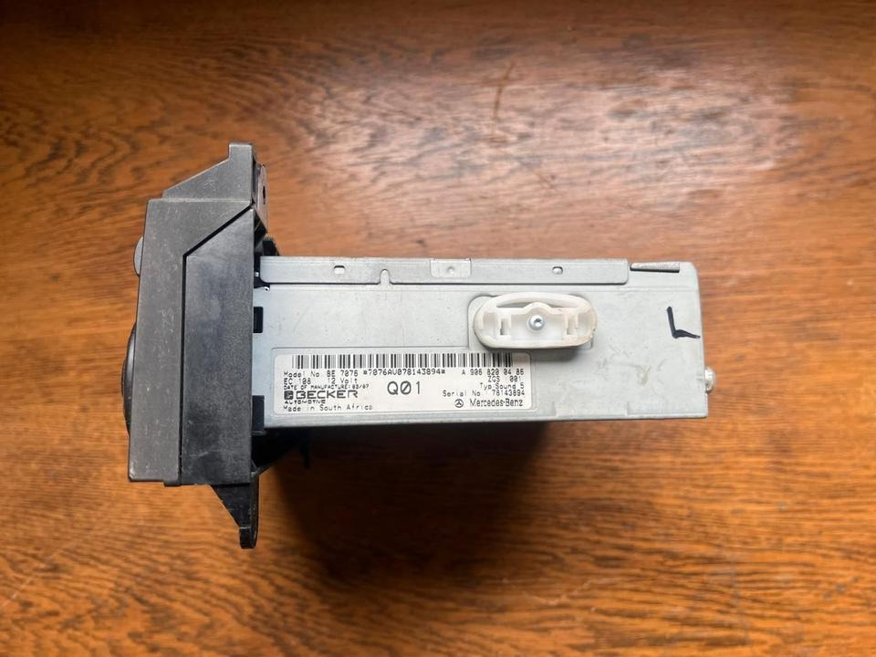 Mercedes Sprinter CD Radio 12V A9068200486 - Cab and interior for Truck: picture 4 Mercedes Sprinter CD Radio 12V A9068200486 - Cab and interior for Truck: picture 4