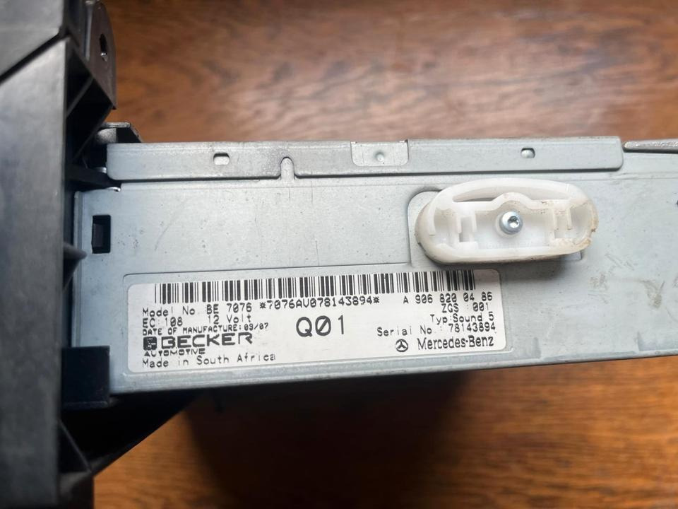 Mercedes Sprinter CD Radio 12V A9068200486 - Cab and interior for Truck: picture 2 Mercedes Sprinter CD Radio 12V A9068200486 - Cab and interior for Truck: picture 2