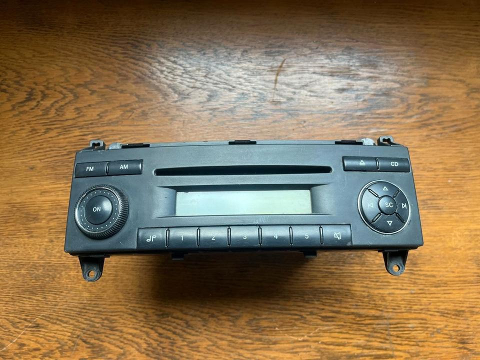 Mercedes Sprinter CD Radio 12V A9068200486 - Cab and interior for Truck: picture 1 Mercedes Sprinter CD Radio 12V A9068200486 - Cab and interior for Truck: picture 1