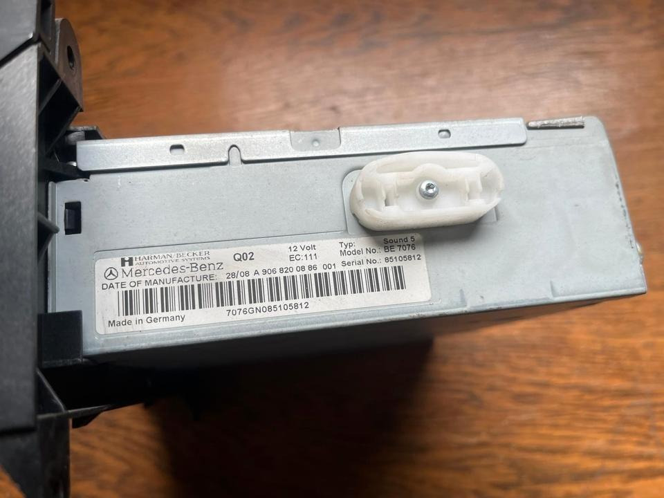 Mercedes Sprinter CD Radio 12V A9068200886 - Cab and interior for Truck: picture 2 Mercedes Sprinter CD Radio 12V A9068200886 - Cab and interior for Truck: picture 2