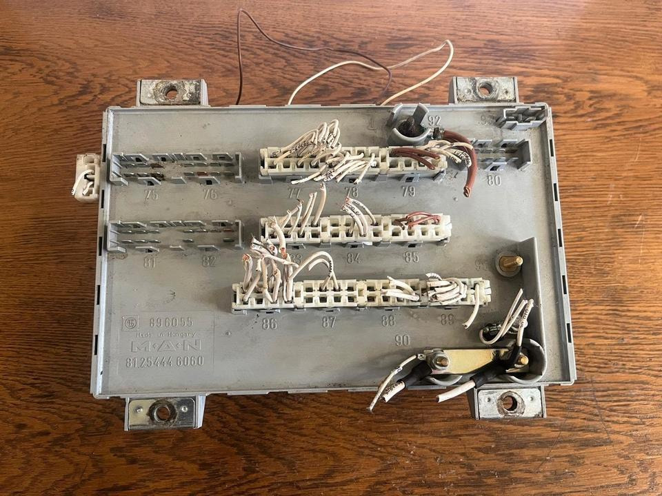 MAN L2000 Sicherungskasten 81.25444.6060 - Spare parts: picture 5 MAN L2000 Sicherungskasten 81.25444.6060 - Spare parts: picture 5