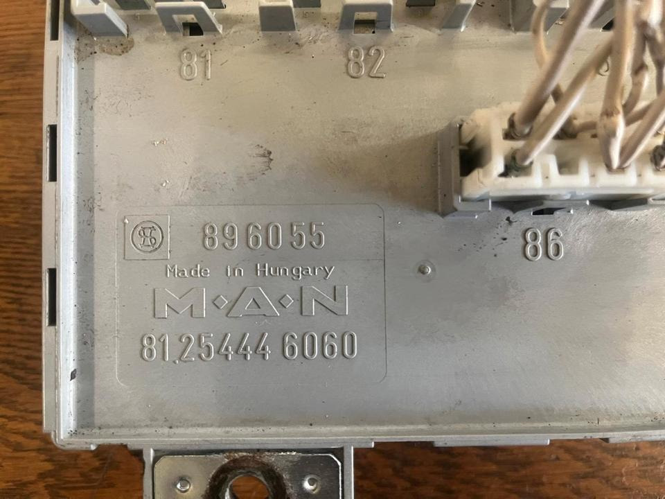 MAN L2000 Sicherungskasten 81.25444.6060 - Spare parts: picture 3 MAN L2000 Sicherungskasten 81.25444.6060 - Spare parts: picture 3
