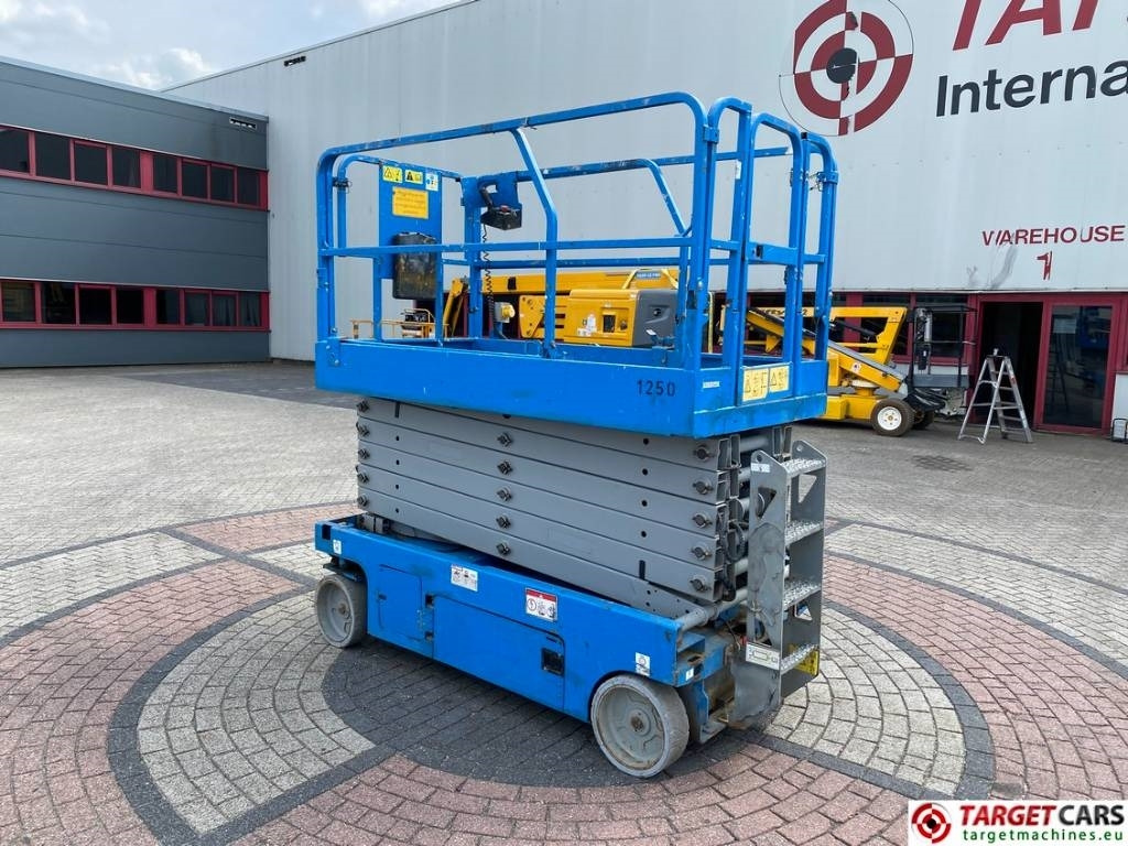 Genie GS-4047 Electric 4047 Scissor Work Lift 1389cm - Scissor lift: picture 4 Genie GS-4047 Electric 4047 Scissor Work Lift 1389cm - Scissor lift: picture 4