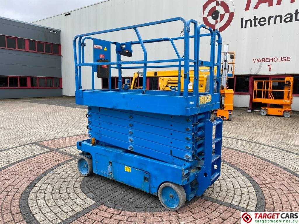 Genie GS-4047 Electric Scissor Work Lift 1389cm - Scissor lift: picture 4 Genie GS-4047 Electric Scissor Work Lift 1389cm - Scissor lift: picture 4