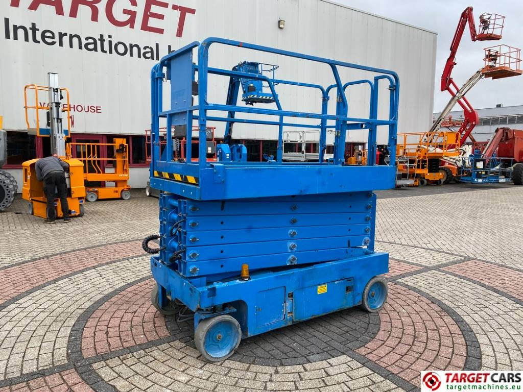 Genie GS-4047 Electric Scissor Work Lift 1389cm - Scissor lift: picture 1 Genie GS-4047 Electric Scissor Work Lift 1389cm - Scissor lift: picture 1