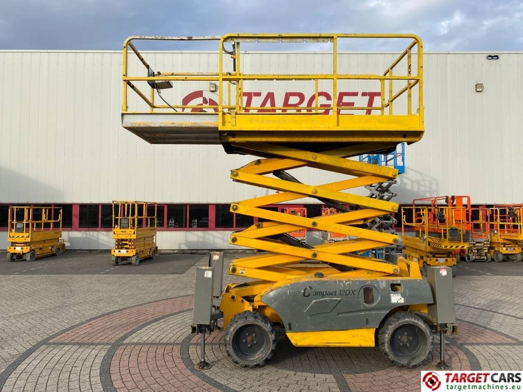 Haulotte Compact 12DX Diesel 4x4 Scissor Work Lift 1206cm - Scissor lift: picture 5 Haulotte Compact 12DX Diesel 4x4 Scissor Work Lift 1206cm - Scissor lift: picture 5