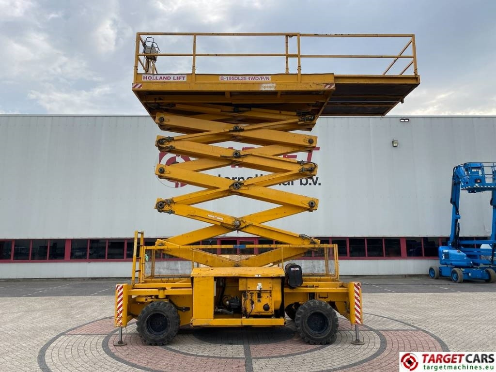 Holland Lift B195DL-25 4WD Diesel 4x4 Scissor Work Lift 2150cm - Scissor lift: picture 5 Holland Lift B195DL-25 4WD Diesel 4x4 Scissor Work Lift 2150cm - Scissor lift: picture 5