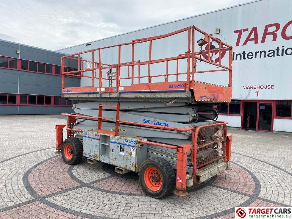 SkyJack SJ9250 RT Diesel Scissor Work Lift 1720cm - Scissor lift: picture 4 SkyJack SJ9250 RT Diesel Scissor Work Lift 1720cm - Scissor lift: picture 4