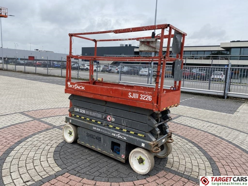 SkyJack SJIII-3226 Electric Scissor Work Lift 990cm - Scissor lift: picture 2 SkyJack SJIII-3226 Electric Scissor Work Lift 990cm - Scissor lift: picture 2