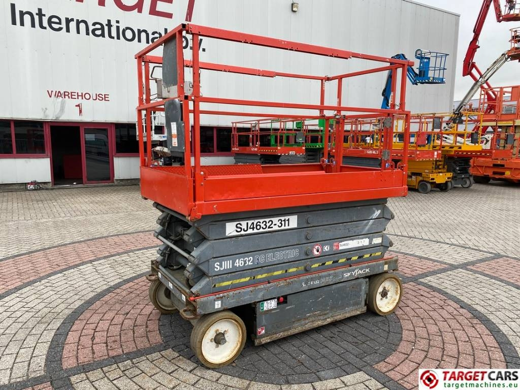 SkyJack SJIII-4632 Electric 4632 Scissor Work Lift 1170cm - Scissor lift: picture 1 SkyJack SJIII-4632 Electric 4632 Scissor Work Lift 1170cm - Scissor lift: picture 1