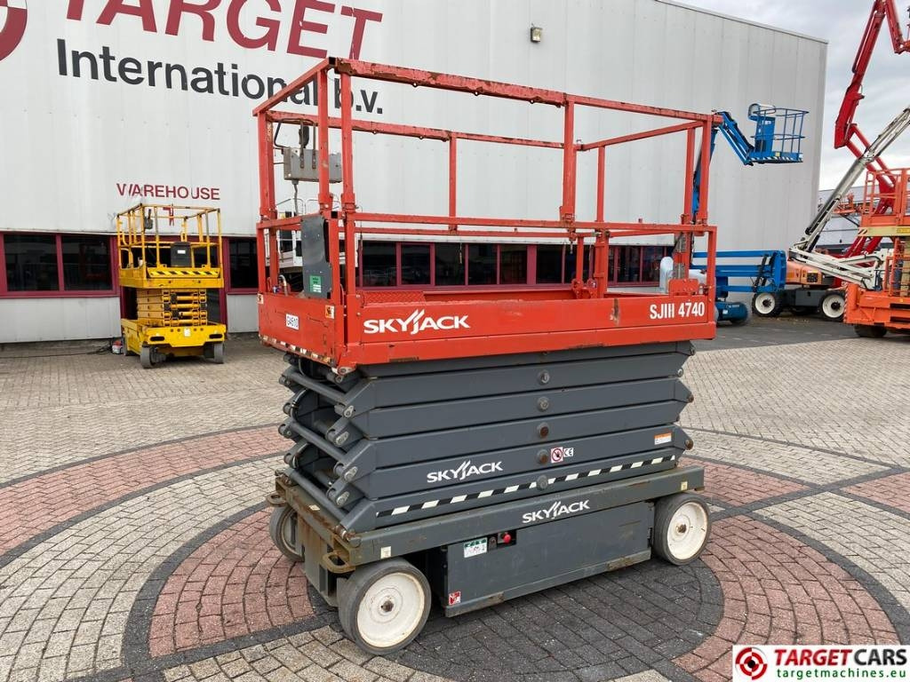 SkyJack SJIII-4740 Electric 4740 Scissor Work Lift 1380cm - Scissor lift: picture 1 SkyJack SJIII-4740 Electric 4740 Scissor Work Lift 1380cm - Scissor lift: picture 1