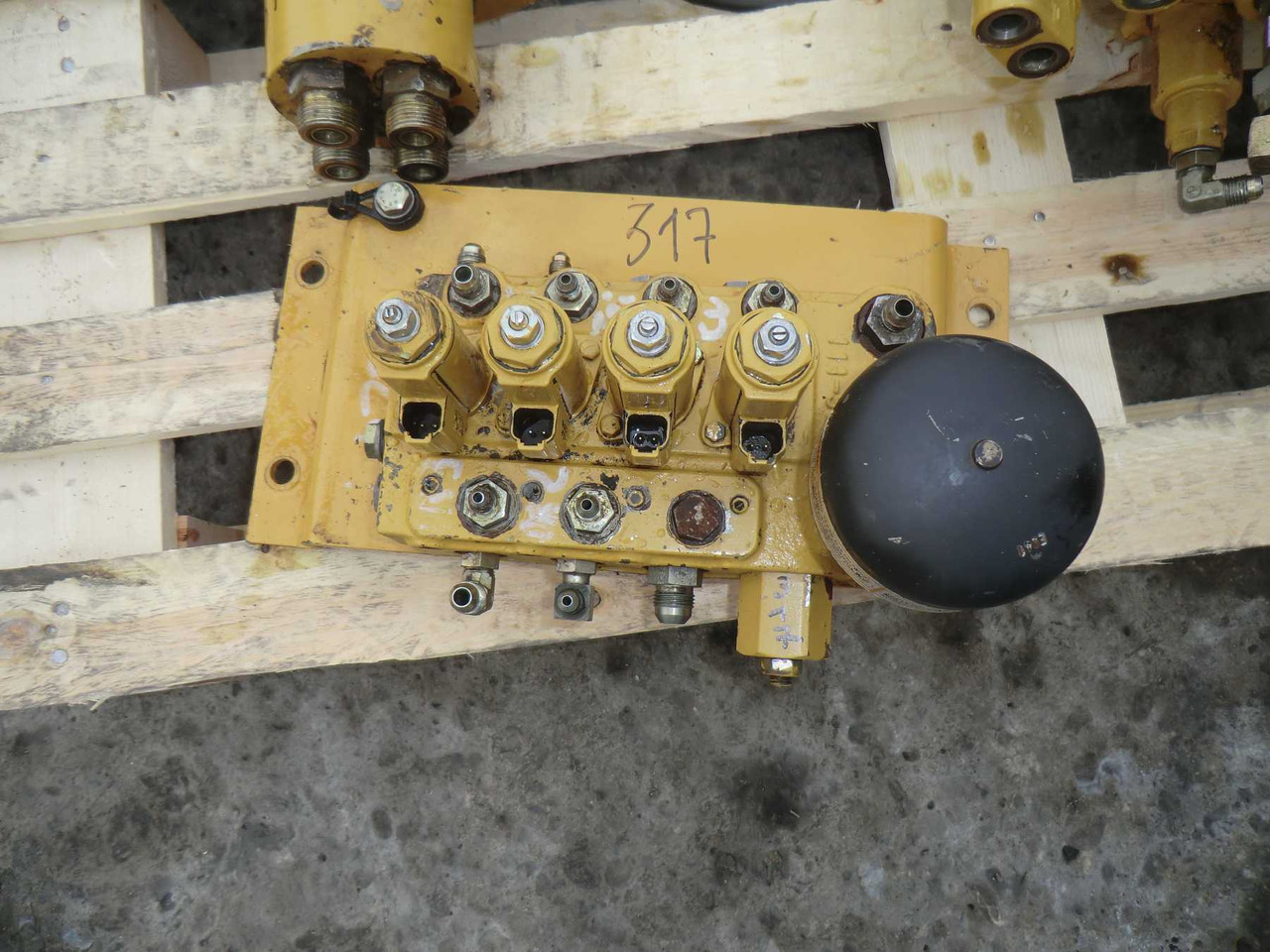 Caterpillar 317B LN BLOCCO VALVOLE PILOTAGGI - Hydraulic valve for Construction machinery: picture 1 Caterpillar 317B LN BLOCCO VALVOLE PILOTAGGI - Hydraulic valve for Construction machinery: picture 1