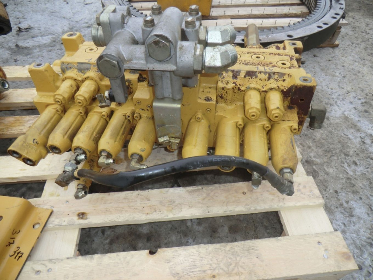 Caterpillar 317B LN Distributore idrualico - Hydraulic valve for Construction machinery: picture 1 Caterpillar 317B LN Distributore idrualico - Hydraulic valve for Construction machinery: picture 1
