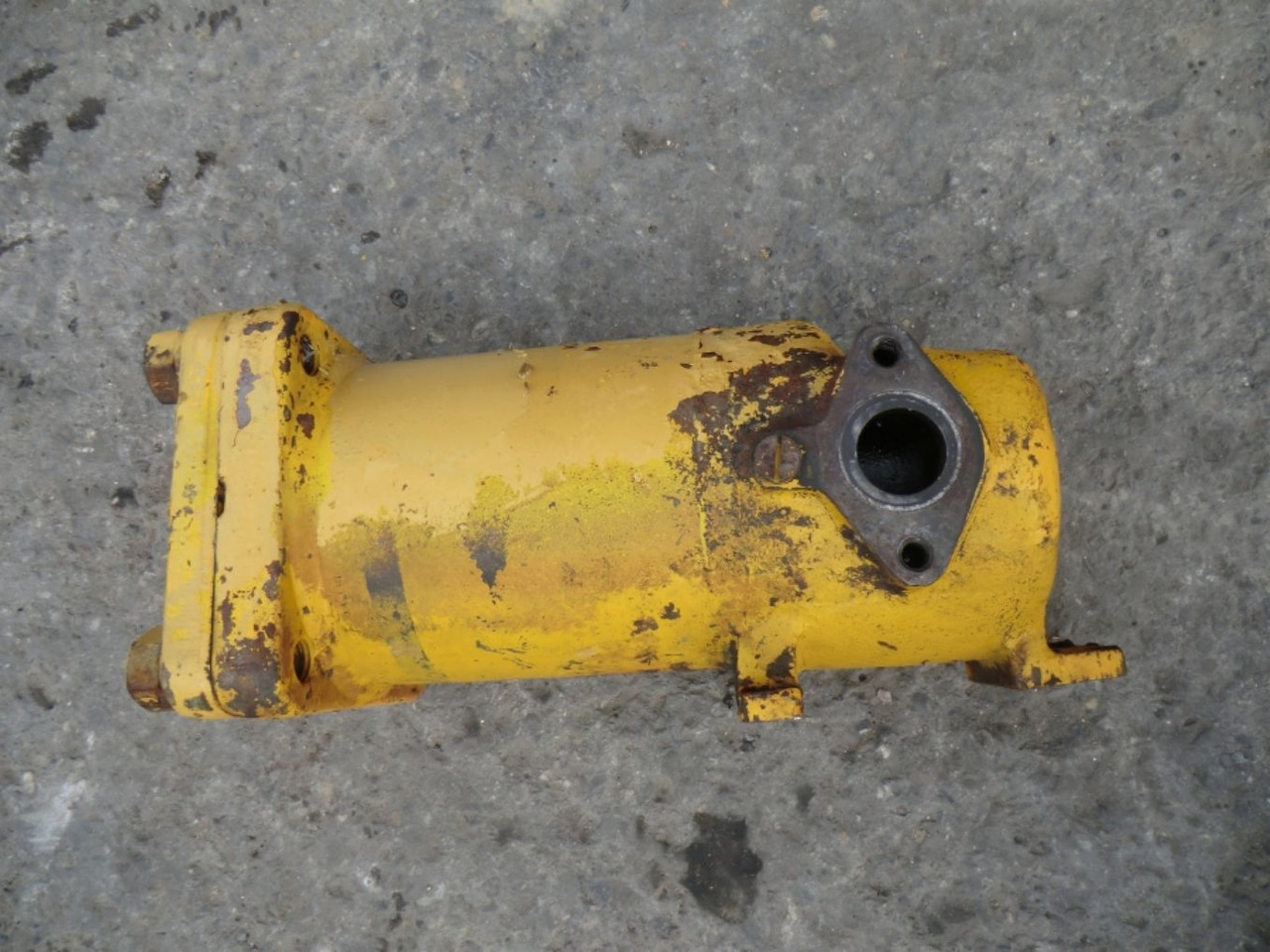 Caterpillar D333 SUPPORTO FILTRO - Engine and parts for Construction machinery: picture 3 Caterpillar D333 SUPPORTO FILTRO - Engine and parts for Construction machinery: picture 3