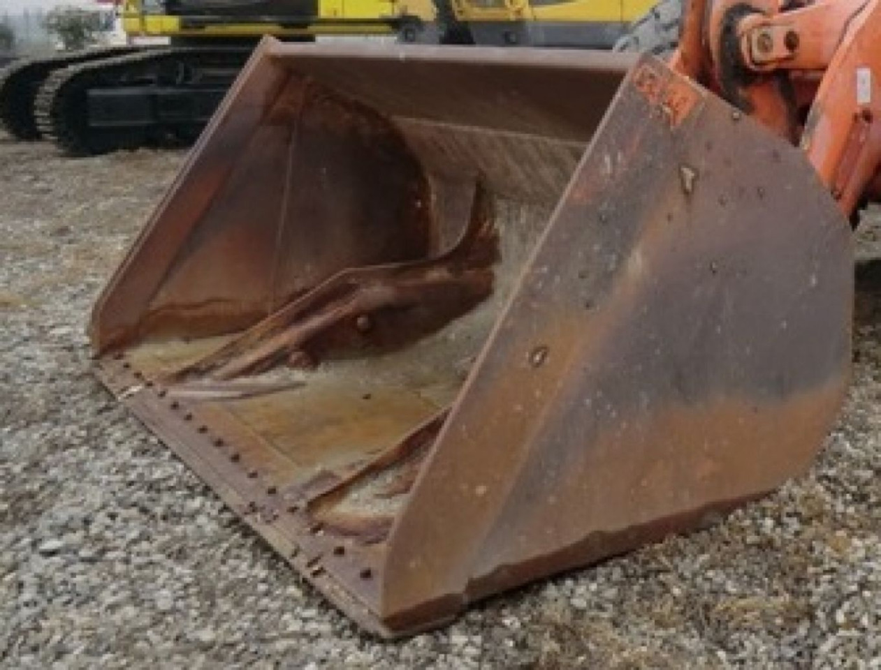 FIAT HITACHI W270 Benna ad alto ribaltamento, completo di salvatagliente. - Loader bucket: picture 3 FIAT HITACHI W270 Benna ad alto ribaltamento, completo di salvatagliente. - Loader bucket: picture 3