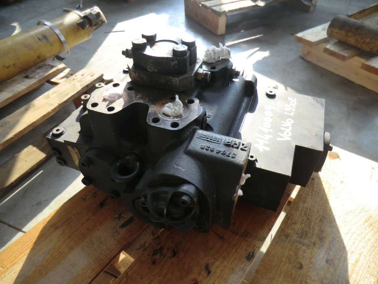 VOLVO L330E L350F DISTRIBUTORE - Hydraulic valve for Construction machinery: picture 1 VOLVO L330E L350F DISTRIBUTORE - Hydraulic valve for Construction machinery: picture 1