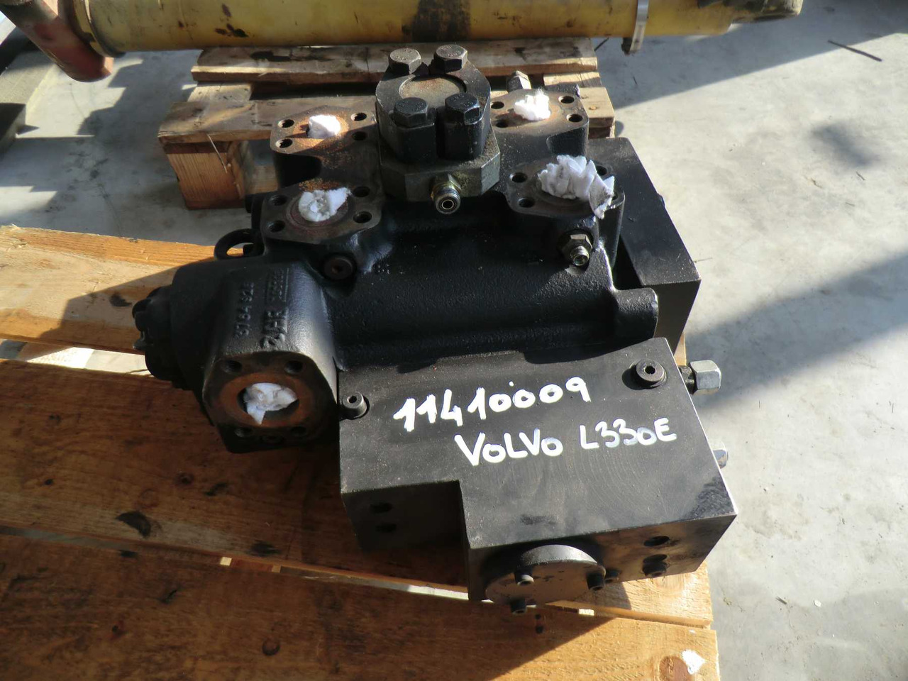 VOLVO L330E L350F DISTRIBUTORE - Hydraulic valve for Construction machinery: picture 2 VOLVO L330E L350F DISTRIBUTORE - Hydraulic valve for Construction machinery: picture 2