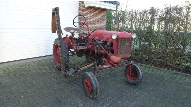 Farmall Farmall Cub - Farm tractor: picture 2 Farmall Farmall Cub - Farm tractor: picture 2