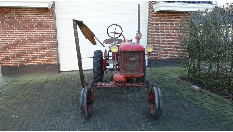 Farmall Farmall Cub - Farm tractor: picture 4 Farmall Farmall Cub - Farm tractor: picture 4