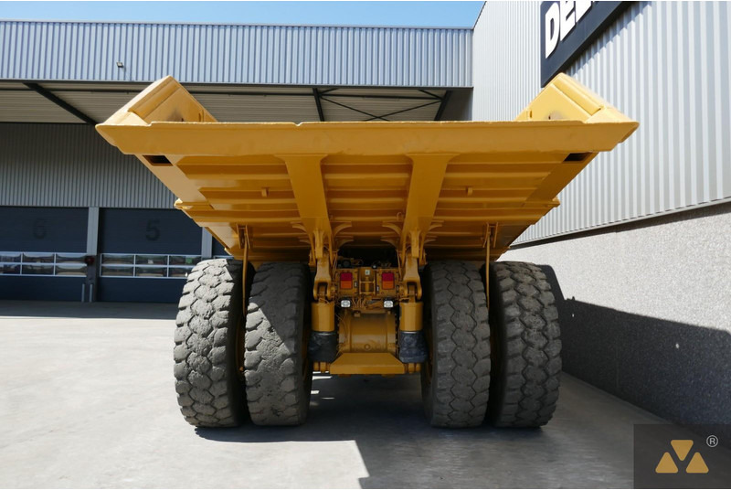 Rigid dumper/ Rock truck Caterpillar 772G: picture 17