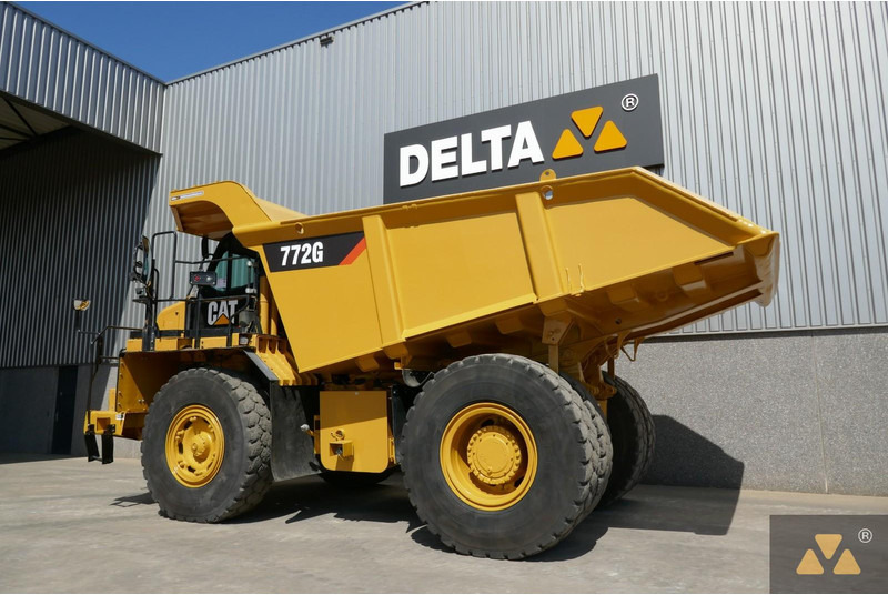 Rigid dumper/ Rock truck Caterpillar 772G: picture 6