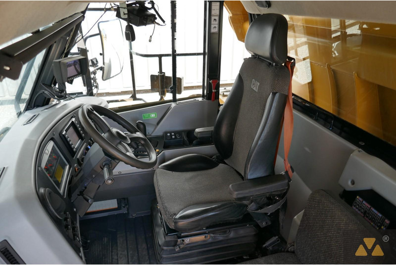 Rigid dumper/ Rock truck Caterpillar 772G: picture 7