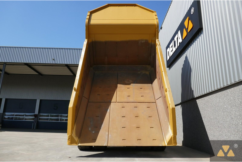 Rigid dumper/ Rock truck Caterpillar 772G: picture 19