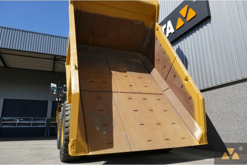 Rigid dumper/ Rock truck Caterpillar 772G: picture 18